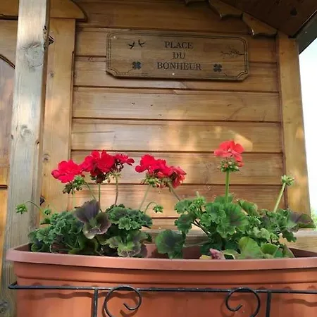 La Roulotte Place Du Bonheur アパート Puymaurin